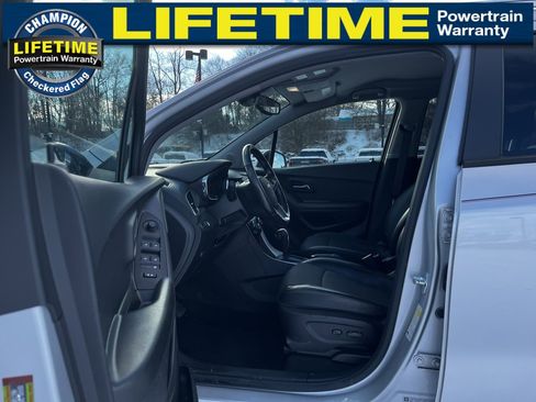 Certified 2022 Chevrolet Trax LT w/ Redline Edition image 17