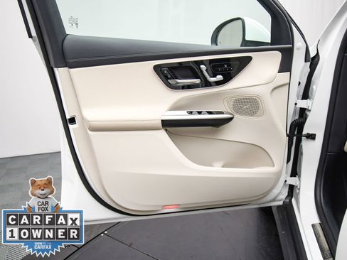 Used 2025 Mercedes-Benz GLC 300 4MATIC image 43