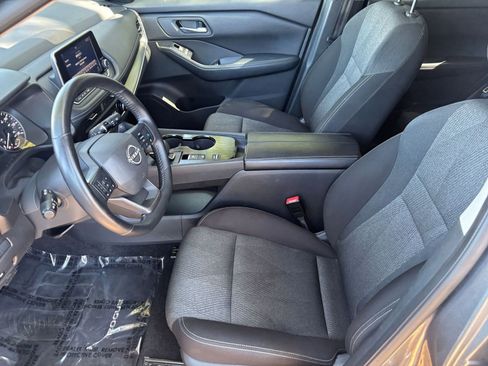 Used 2025 Nissan Rogue SV FWD image 29