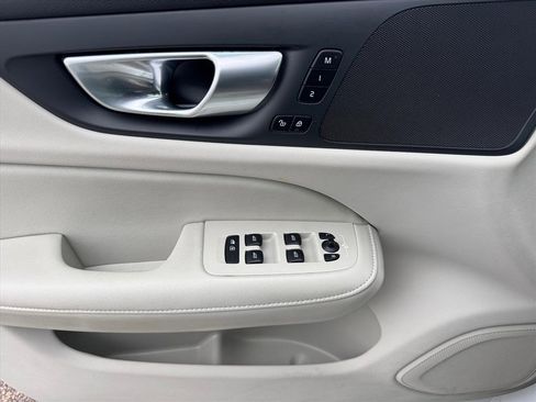 Used 2024 Volvo S60 B5 Plus image 20