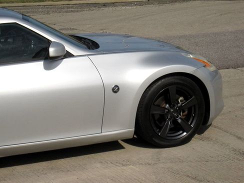 Used 2009 Nissan 370Z Coupe image 10