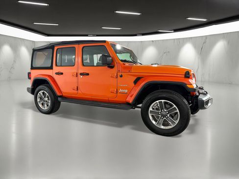 Used 2018 Jeep Wrangler Unlimited Sahara image 7