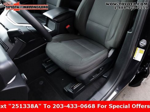 Used 2024 Ford Explorer XLT image 21