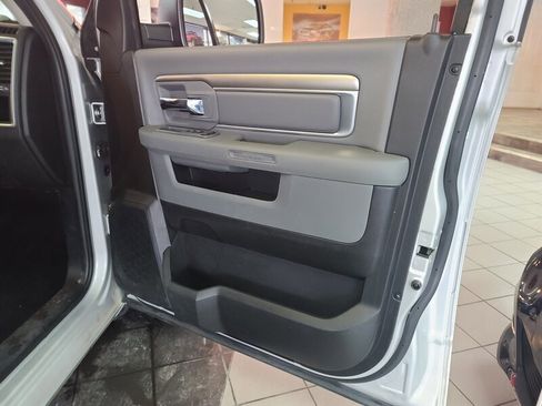 Used 2016 RAM 1500 Classic SLT w/ SLT Plus D￩cor Group image 13