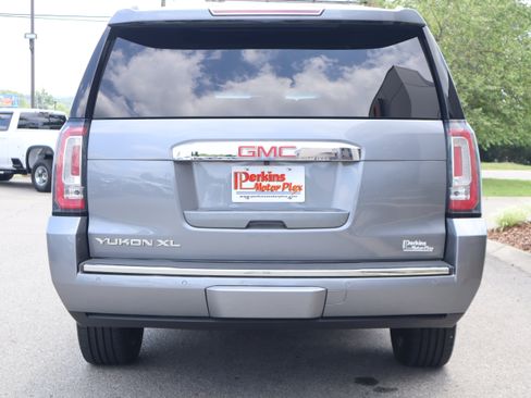 Used 2019 GMC Yukon XL Denali w/ Denali Ultimate Package AWD/4WD image 8