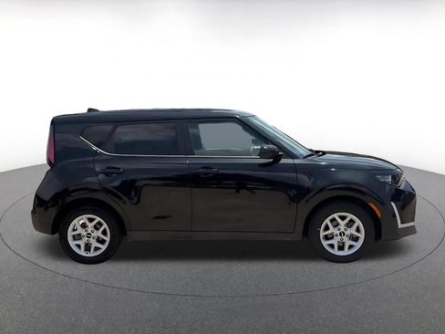 Used 2025 Kia Soul LX w/ LX Technology Package FWD image 16
