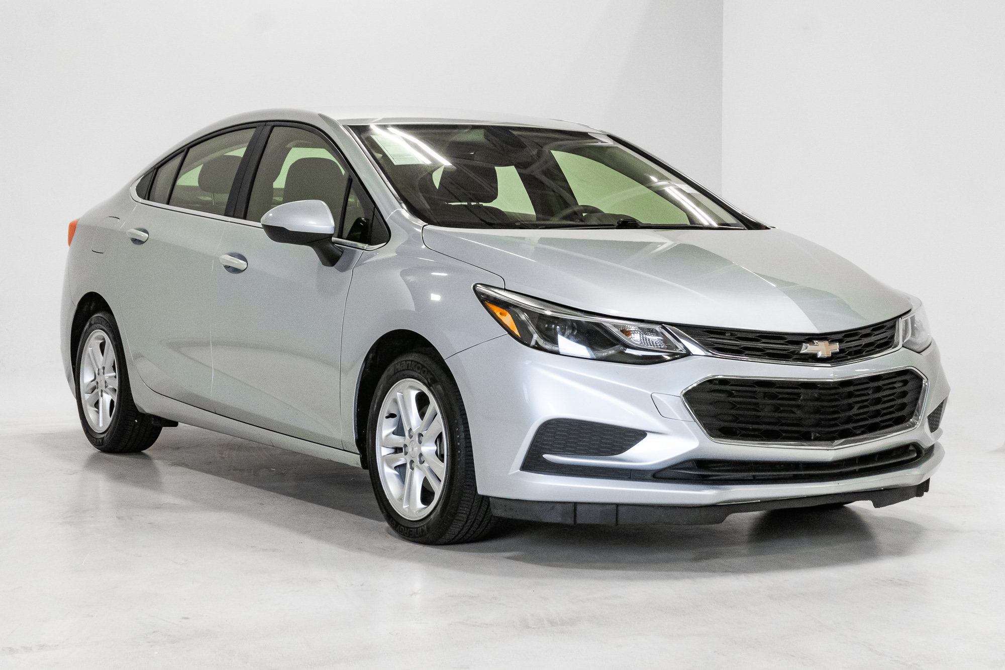 Used 2018 Chevrolet Cruze LT FWD image 6