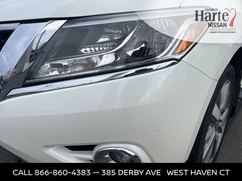 Used 2015 Nissan Pathfinder Platinum w/ Family Entertainment Package image 13