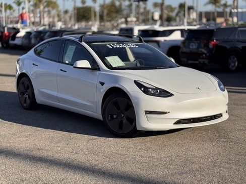 Used 2023 Tesla Model 3 Standard Range image 2
