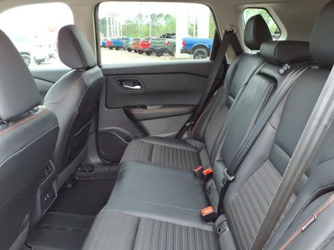 Certified 2025 Nissan Rogue SV AWD/4WD image 6