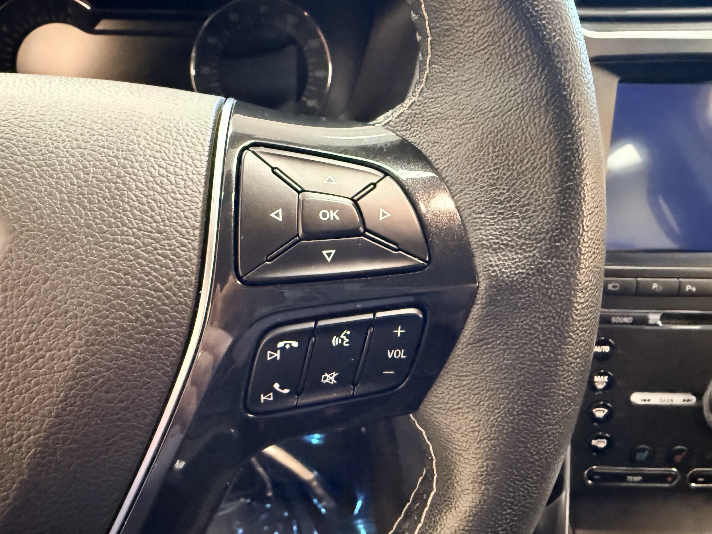 Used 2018 Ford Explorer Platinum AWD/4WD image 24
