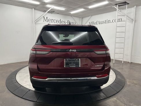 Used 2023 Jeep Grand Cherokee Limited image 6