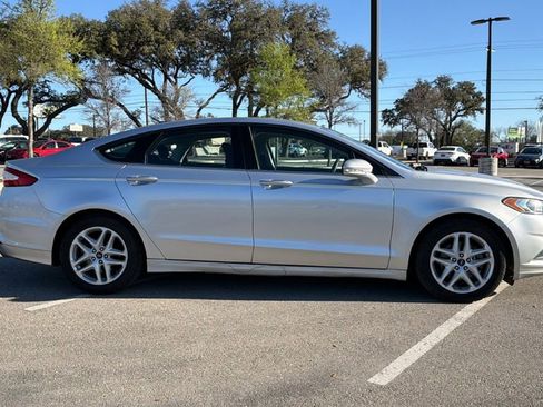 Used 2013 Ford Fusion SE image 4