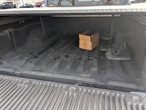 Used 2022 Nissan Frontier PRO-4X image 30