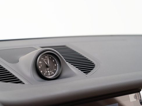 Certified 2026 Porsche Macan AWD/4WD image 25