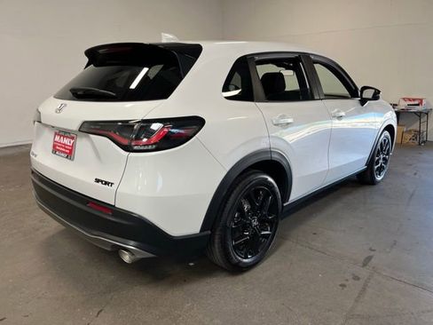 Used 2025 Honda HR-V Sport image 3
