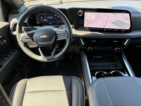 Used 2026 Chevrolet Suburban Premier image 21