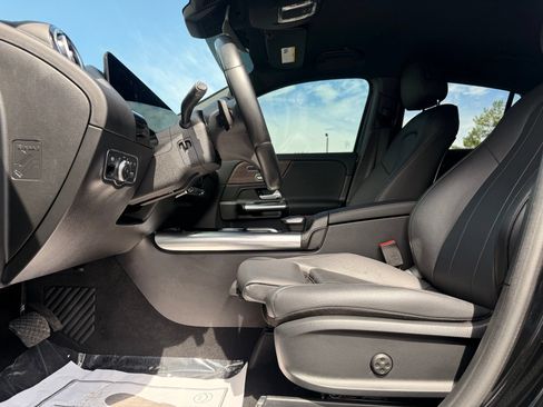 Used 2021 Mercedes-Benz GLA 250 4MATIC w/ Premium Package image 14