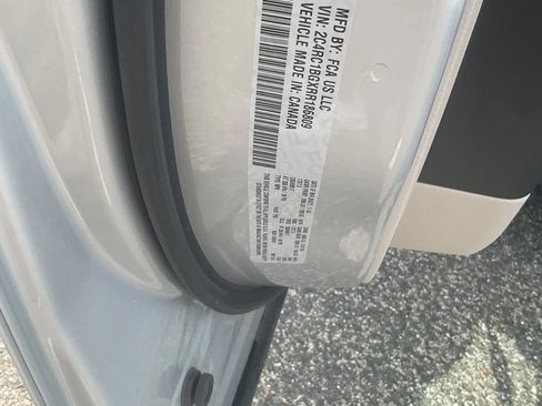 Used 2024 Chrysler Pacifica Touring-L FWD image 15