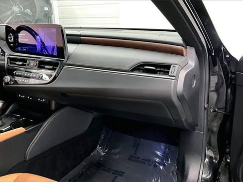 Used 2025 Lexus ES 300h w/ Premium Package image 16