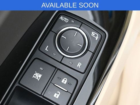 Used 2017 Lexus LX 570 4WD w/ Luxury Package image 12