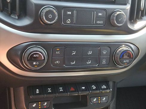Used 2022 Chevrolet Colorado ZR2 w/ ZR2 Dusk Special Edition AWD/4WD image 17