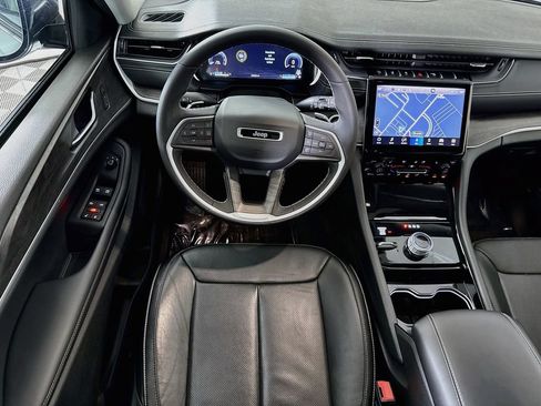 Used 2023 Jeep Grand Cherokee L Limited w/ Luxury Tech Group II AWD/4WD image 4