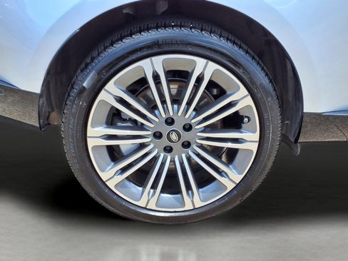 Used 2025 Land Rover Range Rover SE AWD/4WD image 9