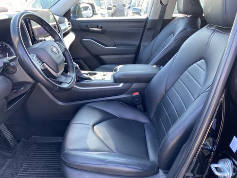 Used 2024 Toyota Highlander XLE FWD image 14