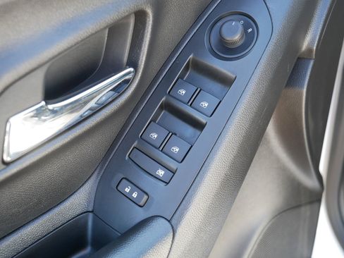 Used 2022 Chevrolet Trax LT w/ LT Convenience Package image 19