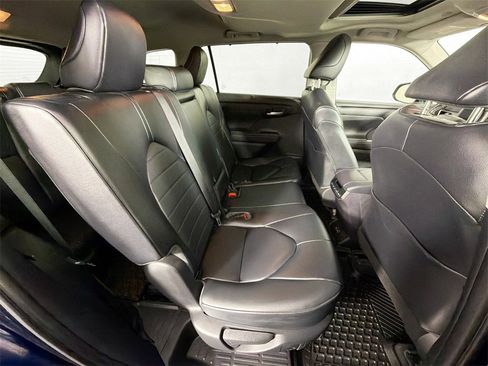 Used 2023 Toyota Highlander L image 25