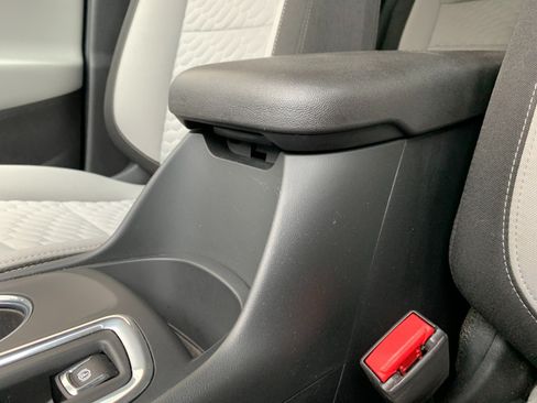 Used 2019 Chevrolet Equinox LS w/ LS Convenience Package AWD/4WD image 21