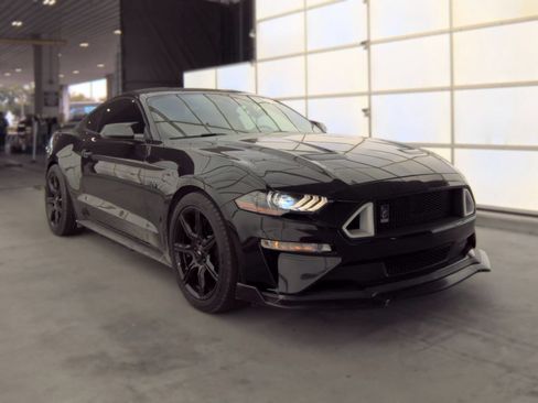 Used 2018 Ford Mustang GT Premium w/ Black Accent Package RWD image 4