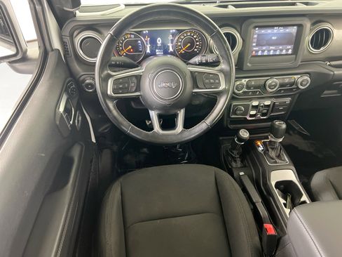 Used 2019 Jeep Wrangler Unlimited Sahara image 18