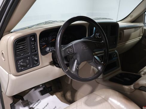 Used 2006 Chevrolet Suburban Z71 w/ Z71 Preferred Equipment Group AWD/4WD image 16
