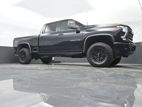 Used 2024 Chevrolet Silverado 2500 ZR2 image 32