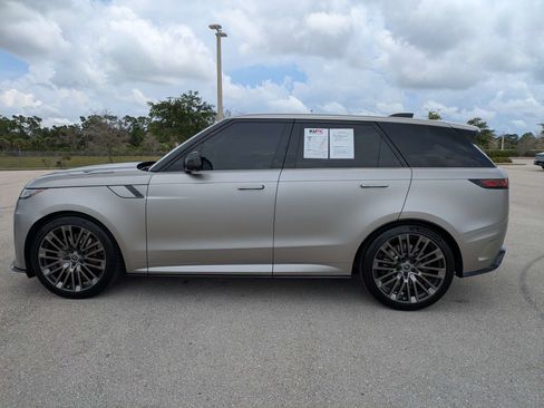 Used 2024 Land Rover Range Rover Sport AWD/4WD image 8