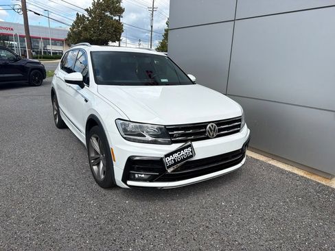 Used 2018 Volkswagen Tiguan SEL FWD image 3