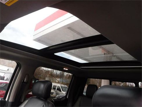 Used 2018 Ford F150 Lariat w/ Equipment Group 502A Luxury image 10