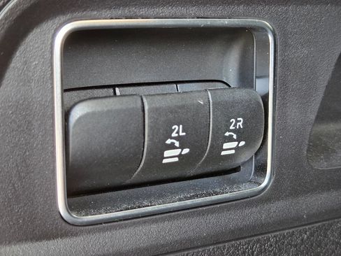 Used 2023 Mercedes-Benz GLS 450 4MATIC image 31