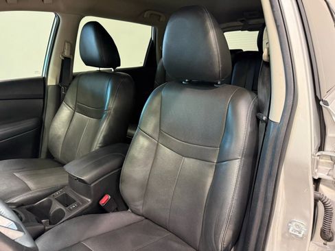 Used 2017 Nissan Rogue SV w/ SV Premium Package image 23