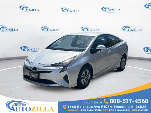 Used 2018 Toyota Prius FWD image 1