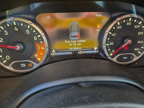 Used 2017 Jeep Renegade Trailhawk image 11