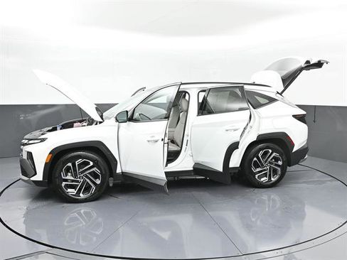 Used 2025 Hyundai Tucson Limited FWD image 44