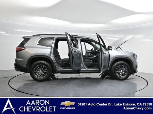 Used 2025 GMC Acadia Elevation image 3