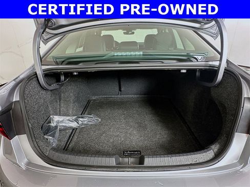 Used 2025 Volkswagen Jetta SE image 25