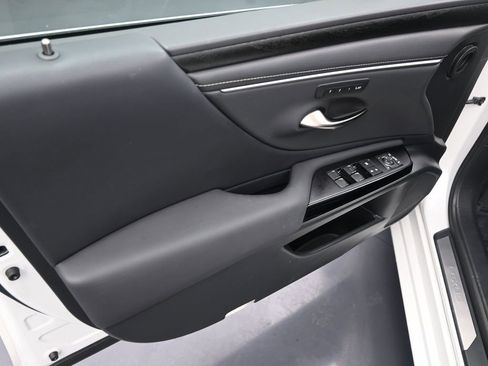 Used 2023 Lexus ES 350 w/ Premium Package image 10