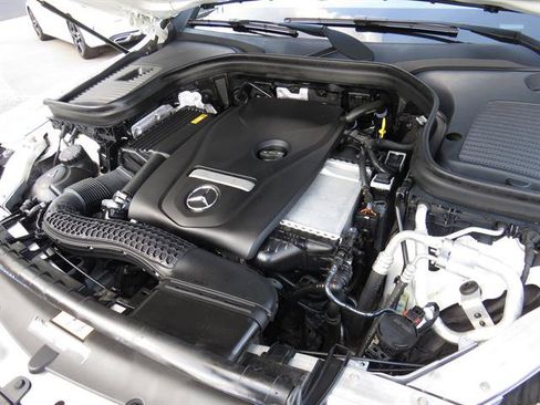 Used 2019 Mercedes-Benz GLC 300 4MATIC image 7
