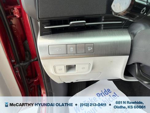 Certified 2024 Hyundai Kona Limited FWD image 31