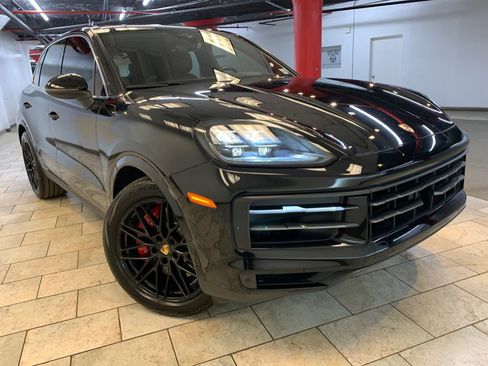 Used 2024 Porsche Cayenne S w/ Premium Package AWD/4WD image 4